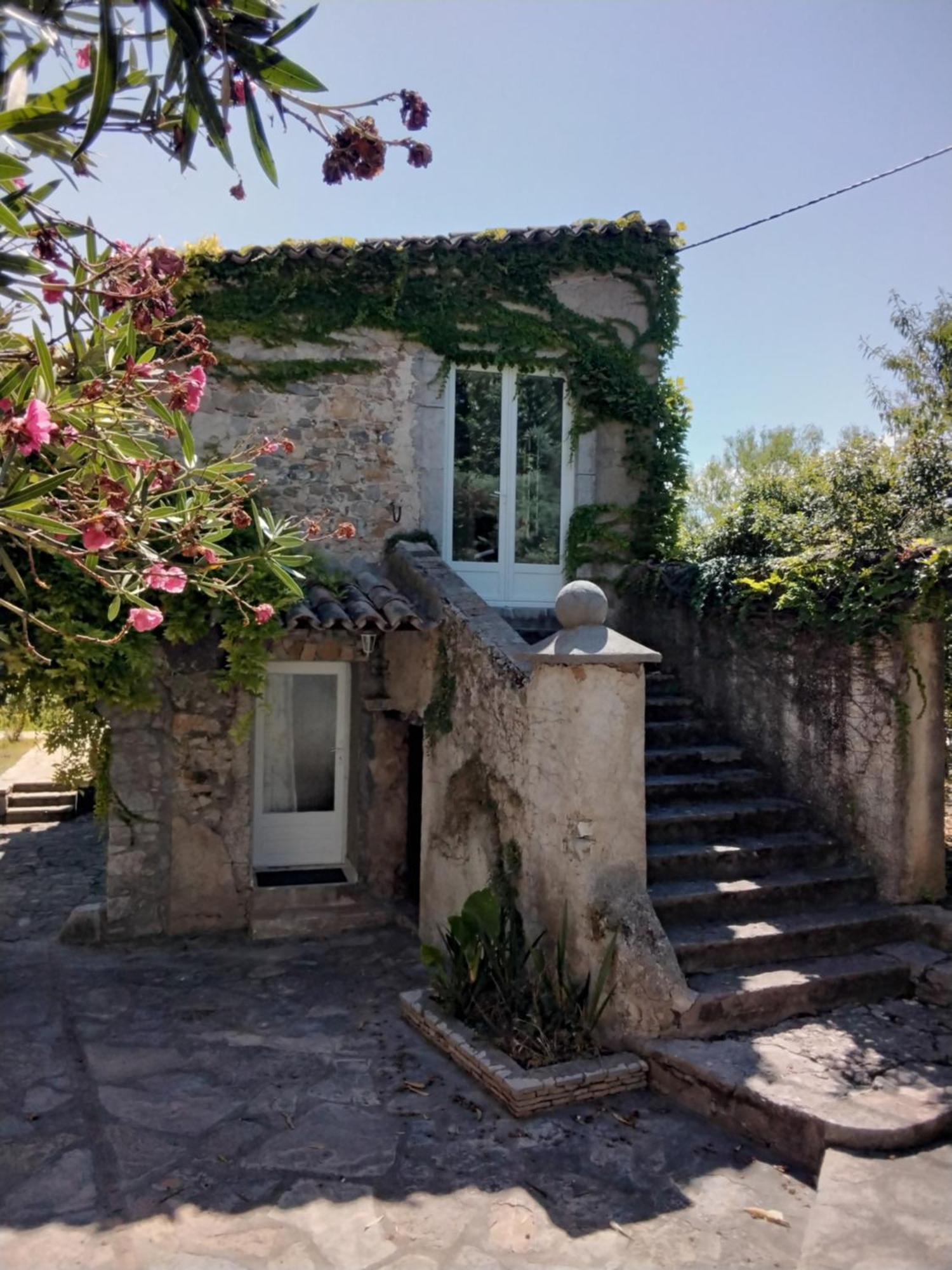 Le Domaine Du Soulier -Gite Et Chambres D'Hotes - La Maison Du Gardien Tornac Екстериор снимка